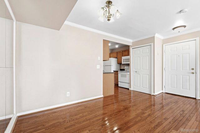 1714 Fort Street, Trenton, MI 48183