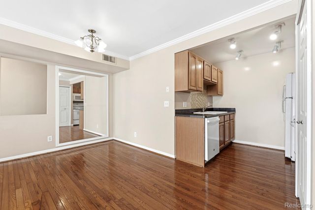 1714 Fort Street, Trenton, MI 48183