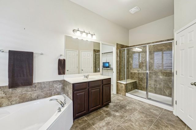 204 Norcia LOOP, Liberty Hill, TX 78642