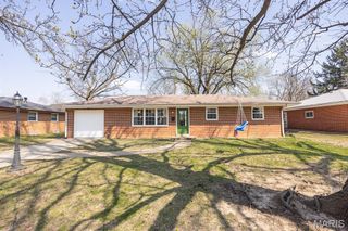 4 Lancelot Drive, Belleville, IL 62226