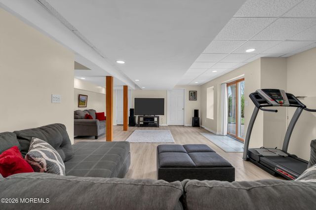 18 Coral Drive, Howell, NJ 07731