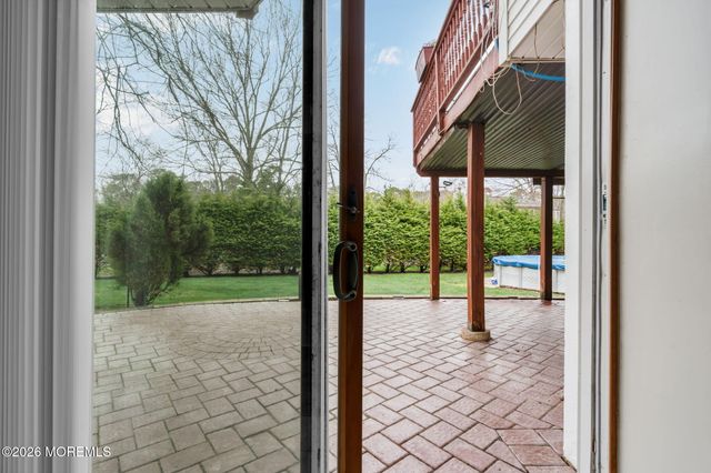 18 Coral Drive, Howell, NJ 07731