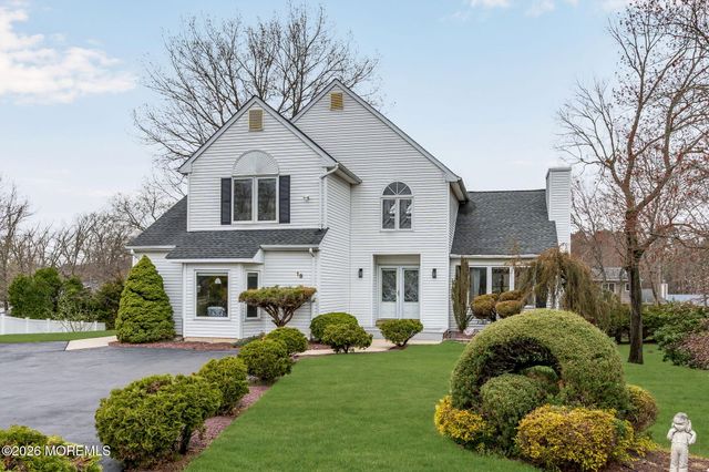 18 Coral Drive, Howell, NJ 07731