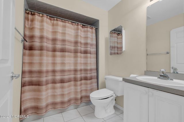 18 Coral Drive, Howell, NJ 07731