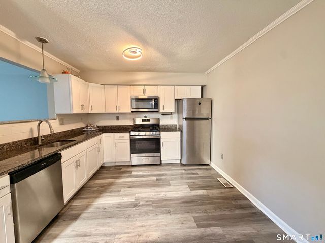255 Pine Rock Avenue 17, Hamden, CT 06514