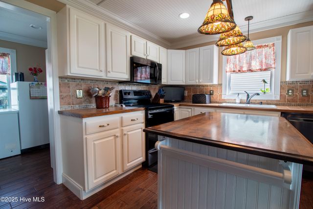 1103 S Topsail Drive, Surf City, NC 28445