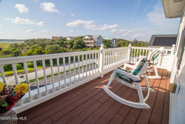 1103 S Topsail Drive, Surf City, NC 28445