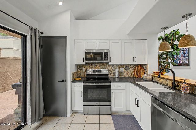 3170 N Brittlebush Lane, Tucson, AZ 85712