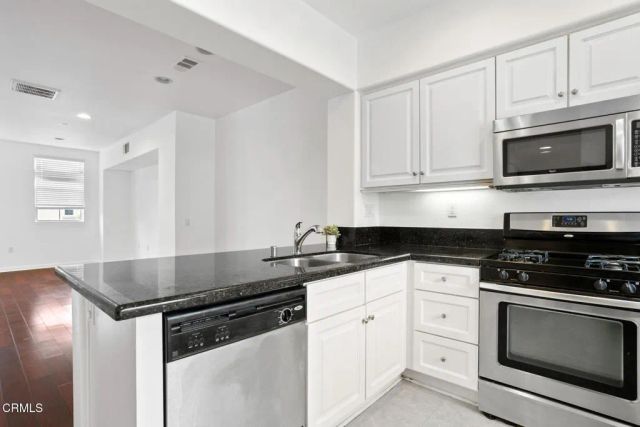 15633 Odyssey Drive 56, Los Angeles, CA 91344