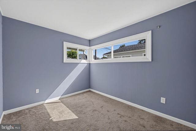 36 KINGWOOD LN, Levittown, PA 19055
