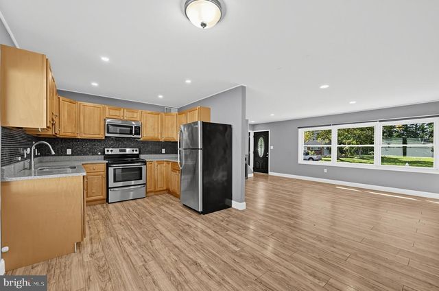 36 KINGWOOD LN, Levittown, PA 19055