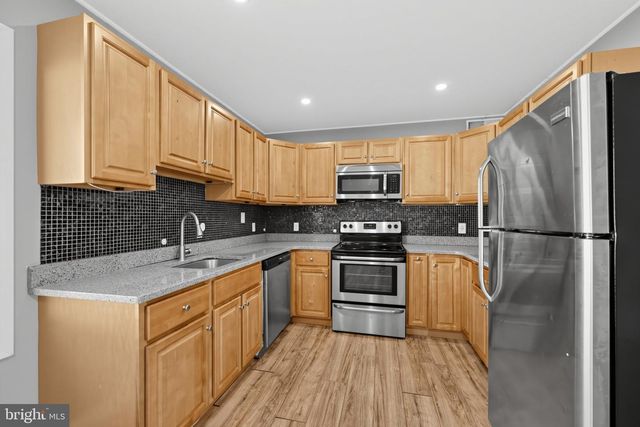 36 KINGWOOD LN, Levittown, PA 19055