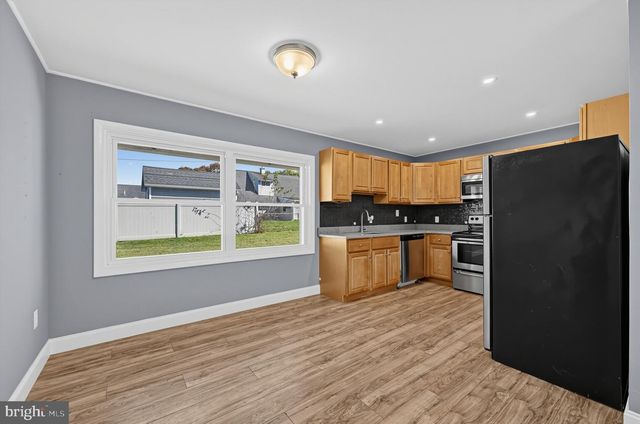 36 KINGWOOD LN, Levittown, PA 19055