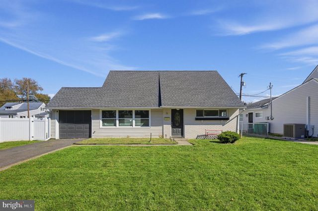 36 KINGWOOD LN, Levittown, PA 19055