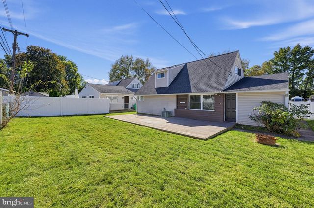 36 KINGWOOD LN, Levittown, PA 19055