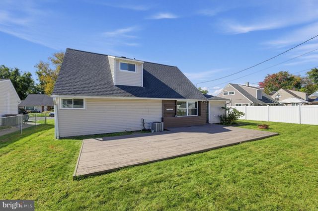 36 KINGWOOD LN, Levittown, PA 19055