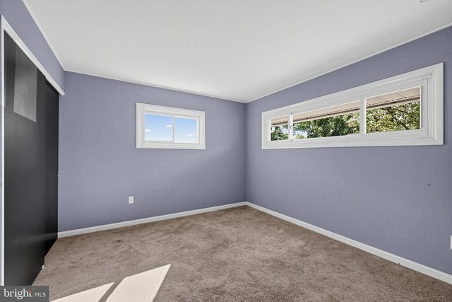 36 KINGWOOD LN, Levittown, PA 19055