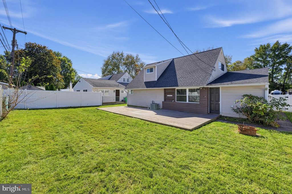 36 KINGWOOD LN, LEVITTOWN, PA 19055 — photo 4