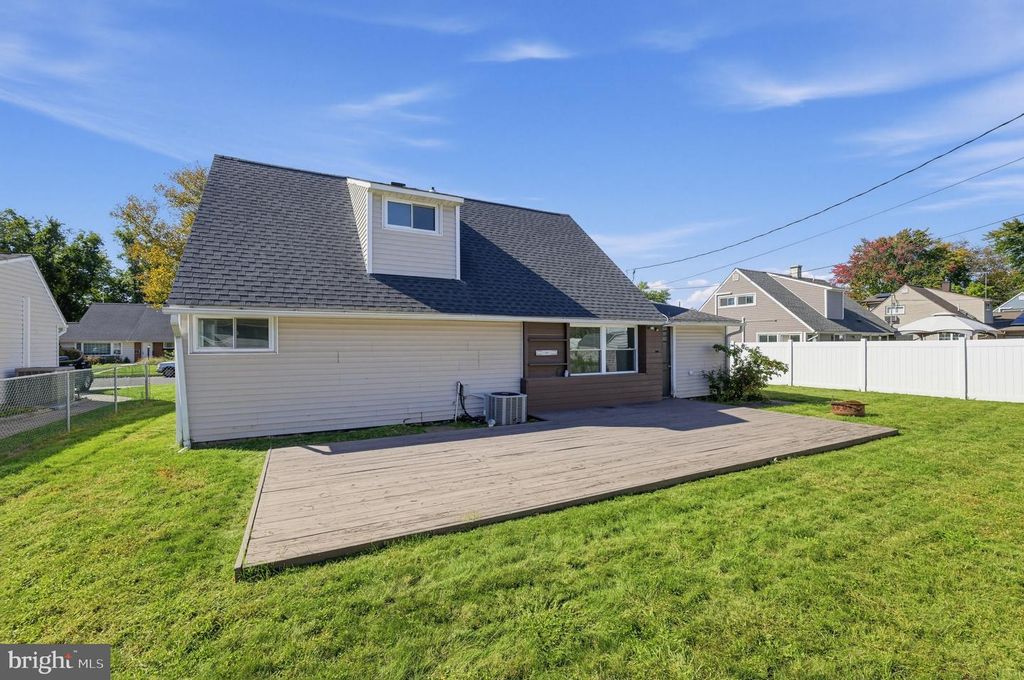 36 KINGWOOD LN, LEVITTOWN, PA 19055 — photo 5
