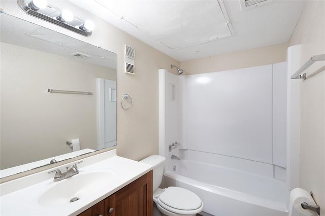 12955 Woodforest Boulevard 32, Houston, TX 77015