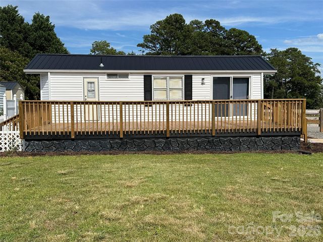 143 Dove Street, New London, NC 28127