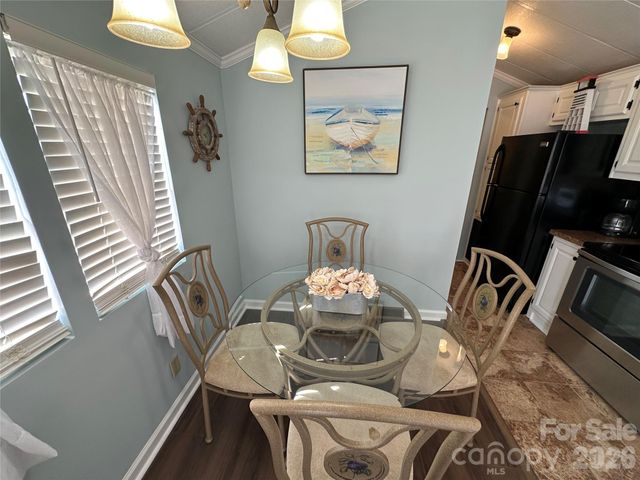 143 Dove Street, New London, NC 28127