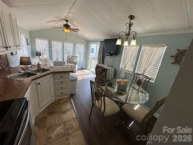 143 Dove Street, New London, NC 28127