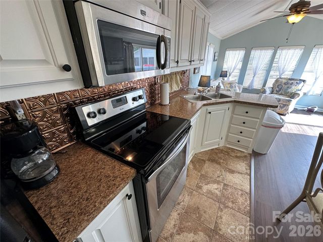 143 Dove Street, New London, NC 28127