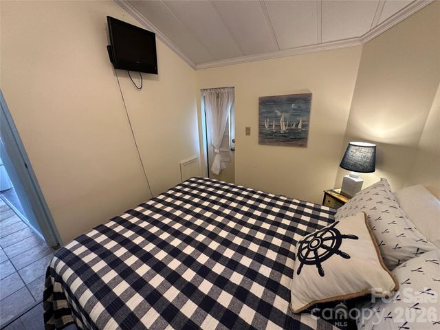 143 Dove Street, New London, NC 28127