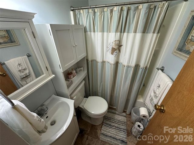143 Dove Street, New London, NC 28127