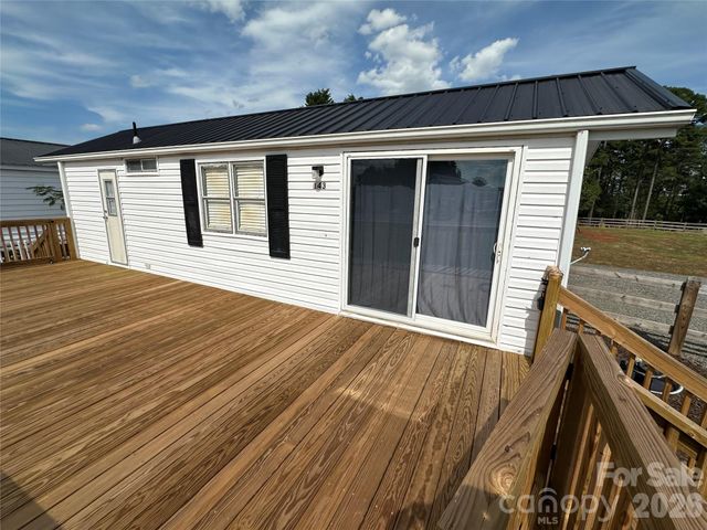143 Dove Street, New London, NC 28127