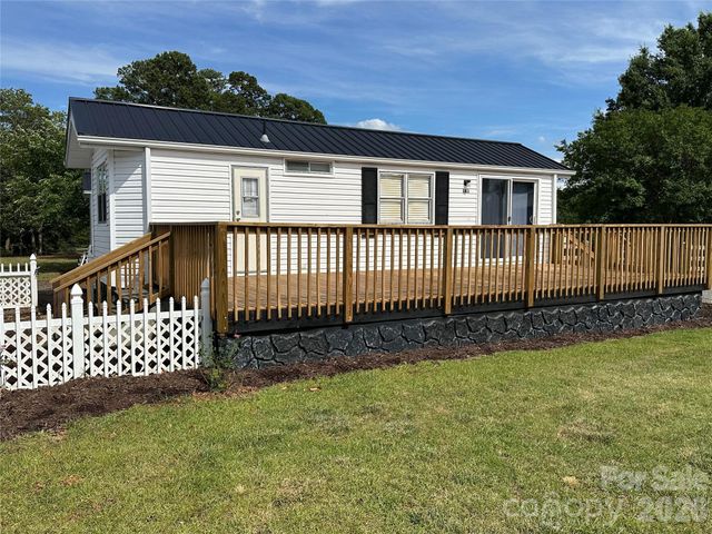 143 Dove Street, New London, NC 28127