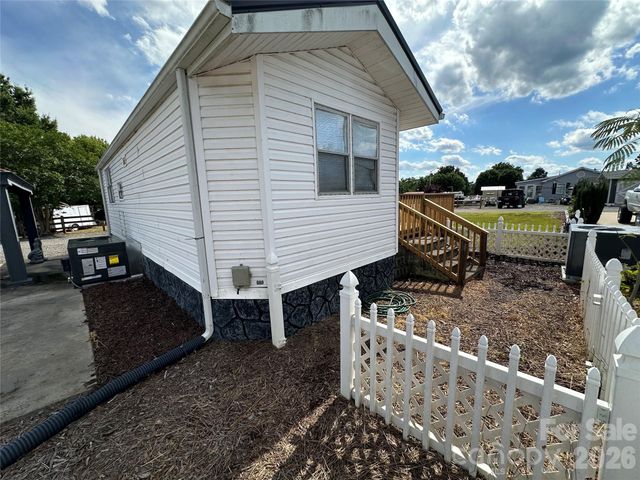 143 Dove Street, New London, NC 28127