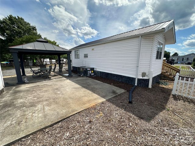 143 Dove Street, New London, NC 28127