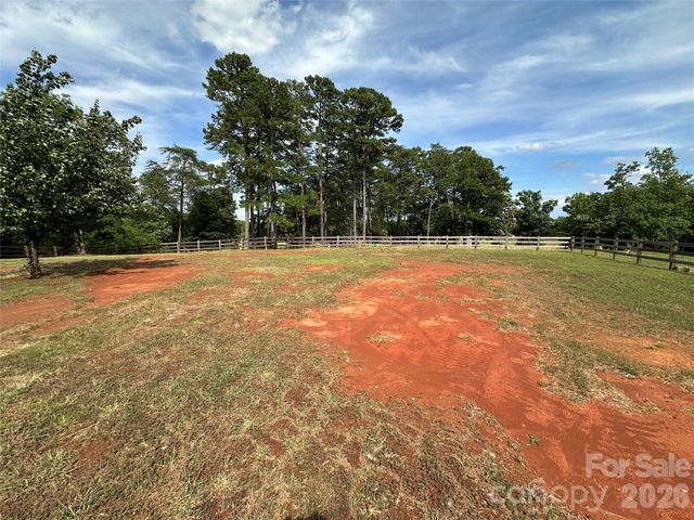 143 Dove Street, New London, NC 28127