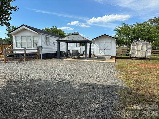 143 Dove Street, New London, NC 28127