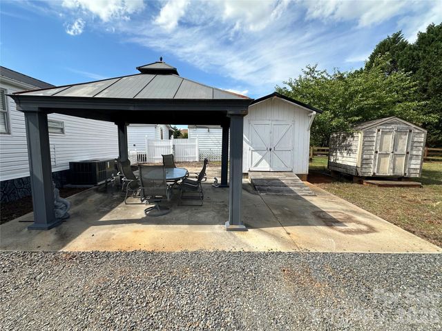 143 Dove Street, New London, NC 28127