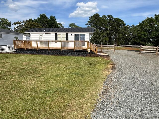 143 Dove Street, New London, NC 28127