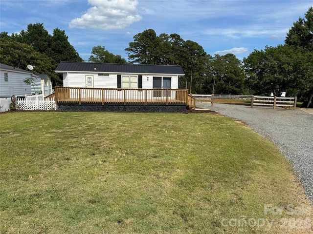 143 Dove Street, New London, NC 28127