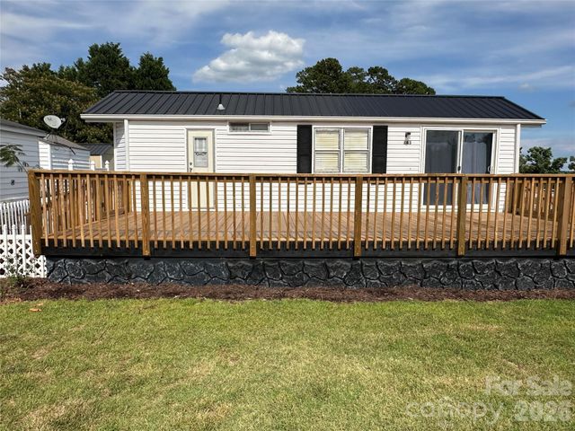 143 Dove Street, New London, NC 28127