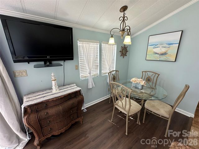 143 Dove Street, New London, NC 28127