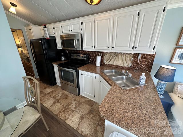 143 Dove Street, New London, NC 28127