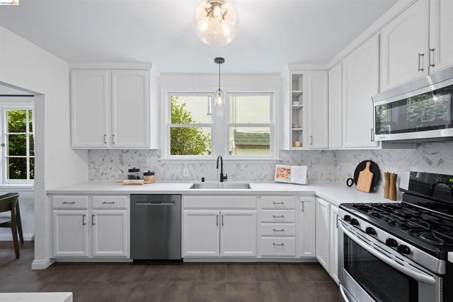 3712 Maple Ave, Oakland, CA 94602