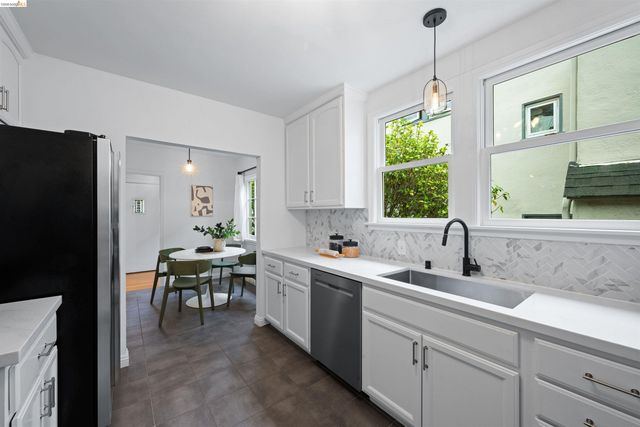 3712 Maple Ave, Oakland, CA 94602