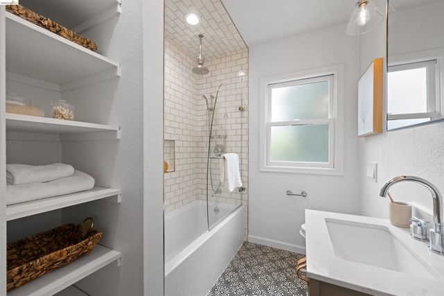 3712 Maple Ave, Oakland, CA 94602