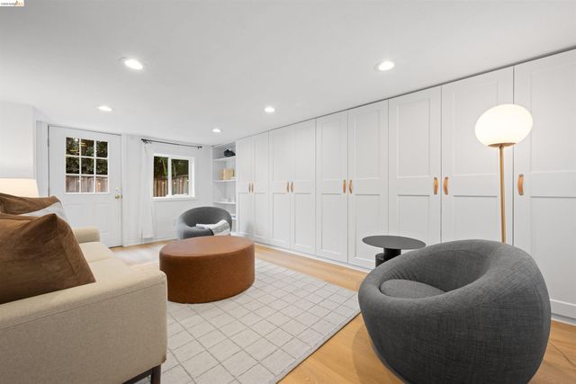 3712 Maple Ave, Oakland, CA 94602