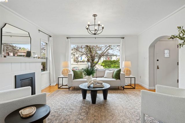 3712 Maple Ave, Oakland, CA 94602