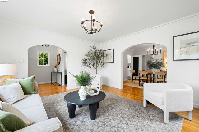 3712 Maple Ave, Oakland, CA 94602