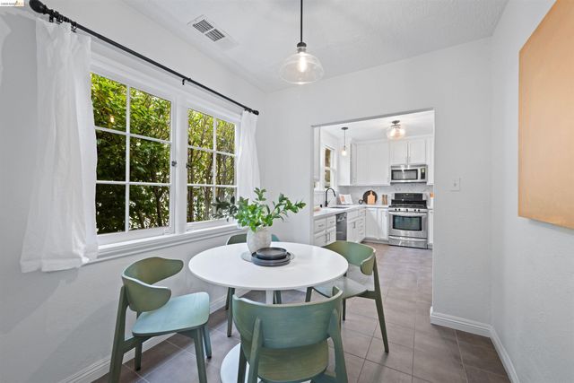 3712 Maple Ave, Oakland, CA 94602