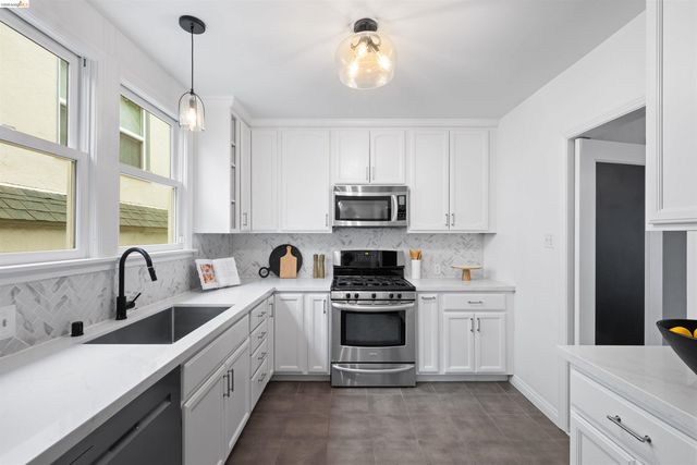 3712 Maple Ave, Oakland, CA 94602